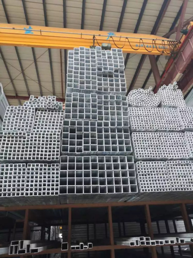 布尔津镀锌无缝方矩管